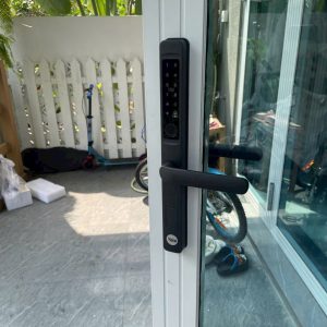Khoá điện tử cửa nhôm Yale YDMA 100NP