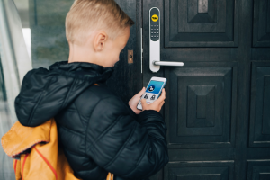tính năng Safe Handle trên khóa Yale